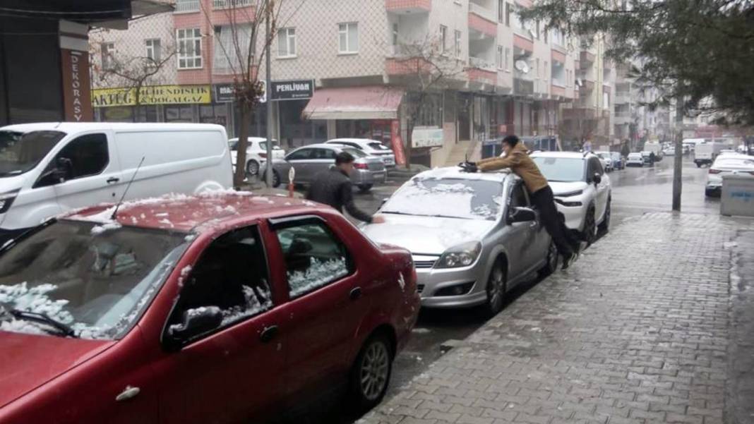 Diyarbakırlı çocuklarda kar sevinci: Doyasıya eğlendiler 4