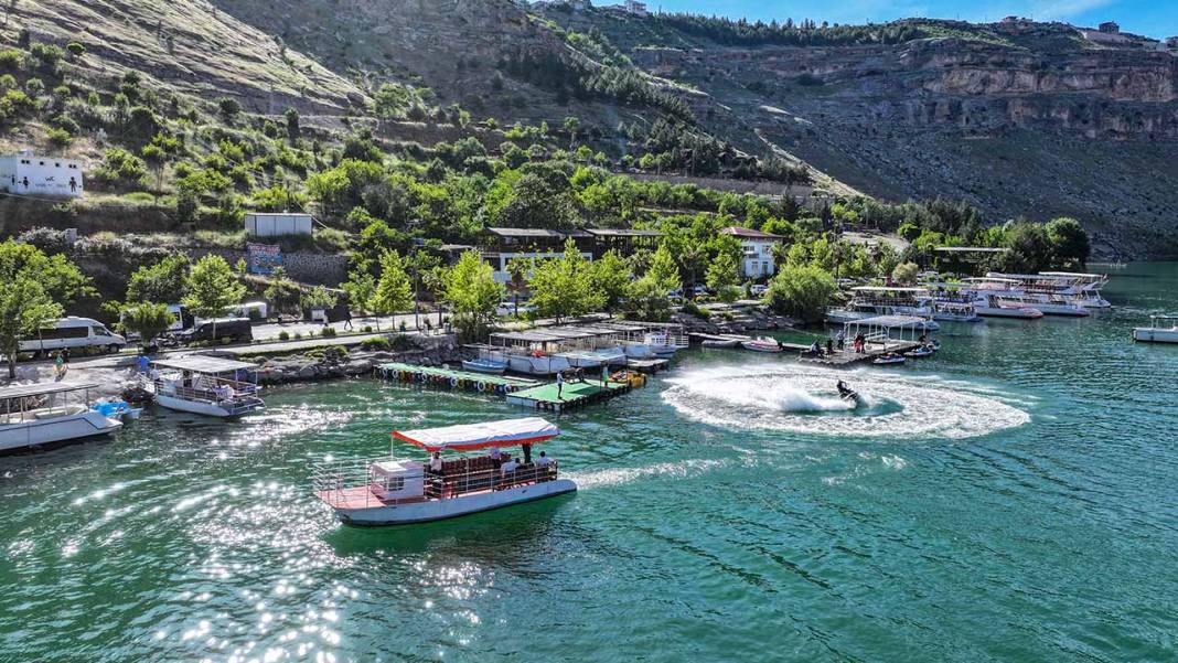 Diyarbakır Dicle Baraj Gölü'nde ‘Lamborghini’ keyfi 2