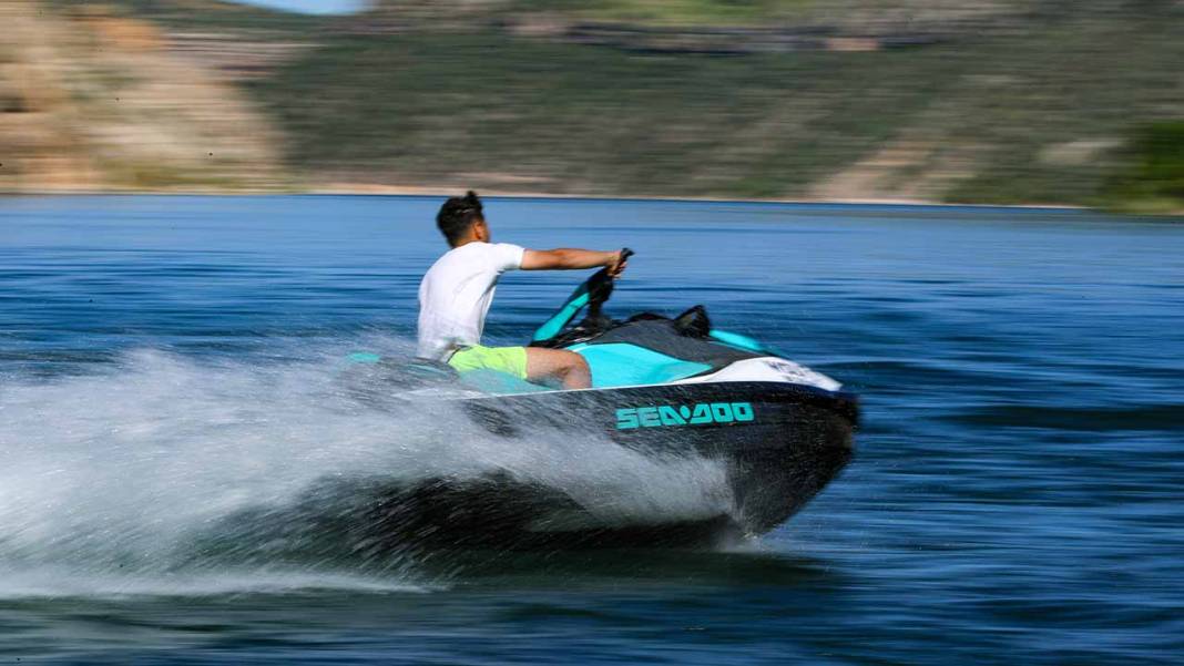Diyarbakır Dicle Baraj Gölü'nde ‘Lamborghini’ keyfi 1