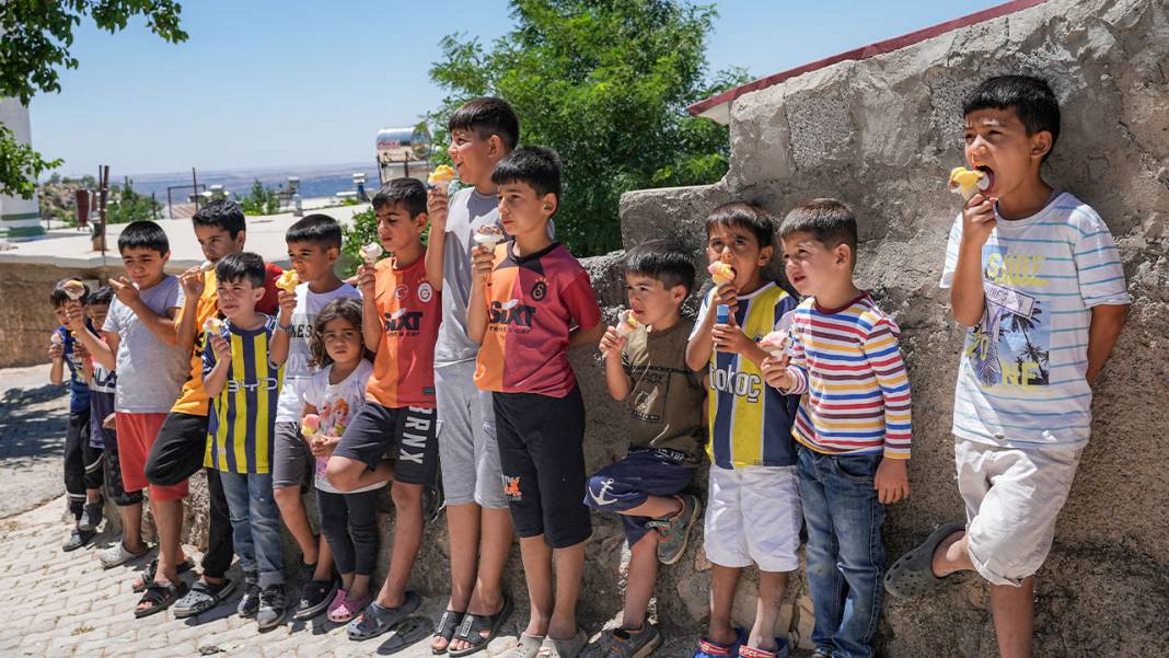 Diyarbakırlı dondurmacı 34 yıldır köy yollarında: Çocuklar mutlu 6