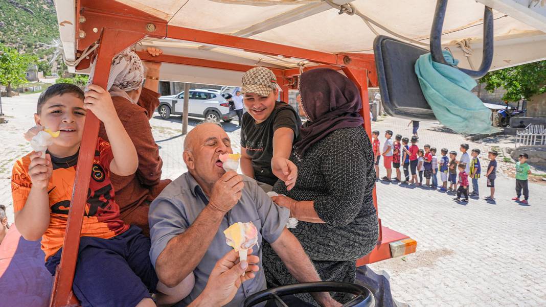 Diyarbakırlı dondurmacı 34 yıldır köy yollarında: Çocuklar mutlu 7
