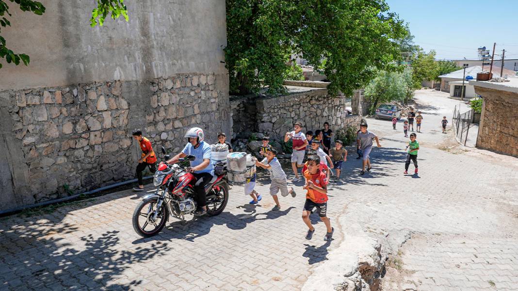 Diyarbakırlı dondurmacı 34 yıldır köy yollarında: Çocuklar mutlu 3
