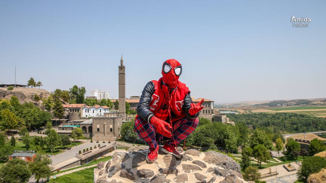 ‘Örümcek Adam’ Diyarbakır'da 1