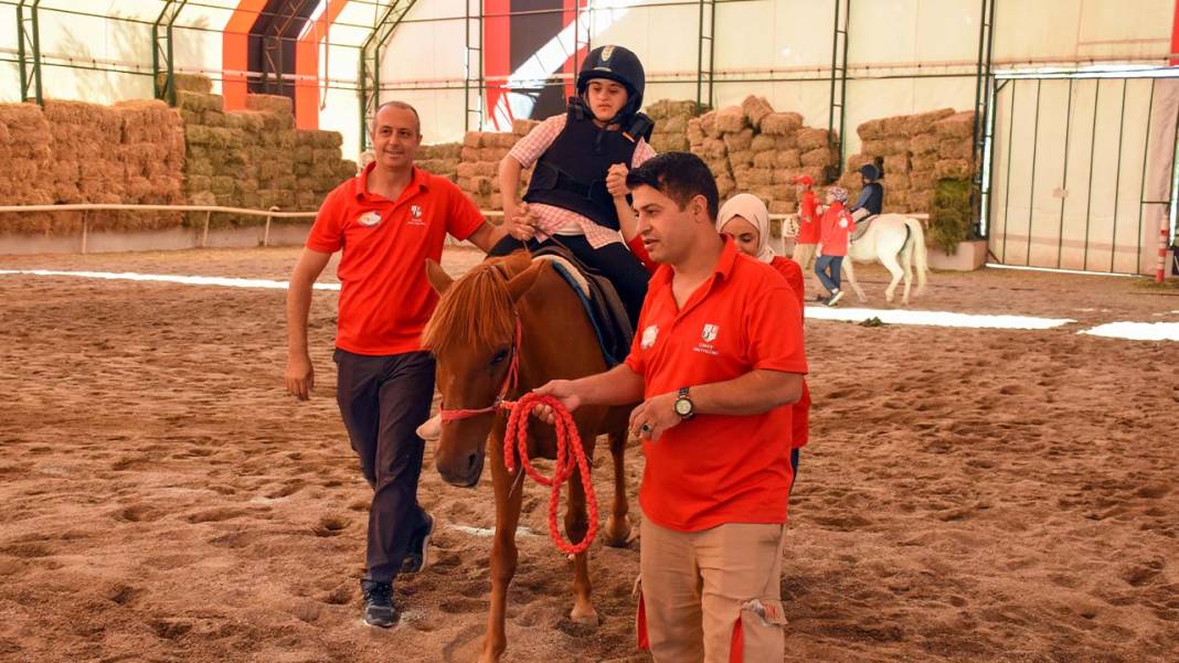 Diyarbakır’da özel çocuklara her Çarşamba atla terapi desteği 5