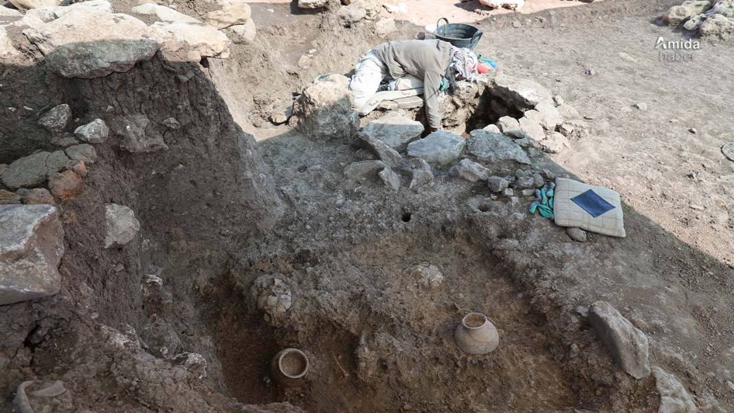 Diyarbakır’da ilk insan mezarları bulundu 5