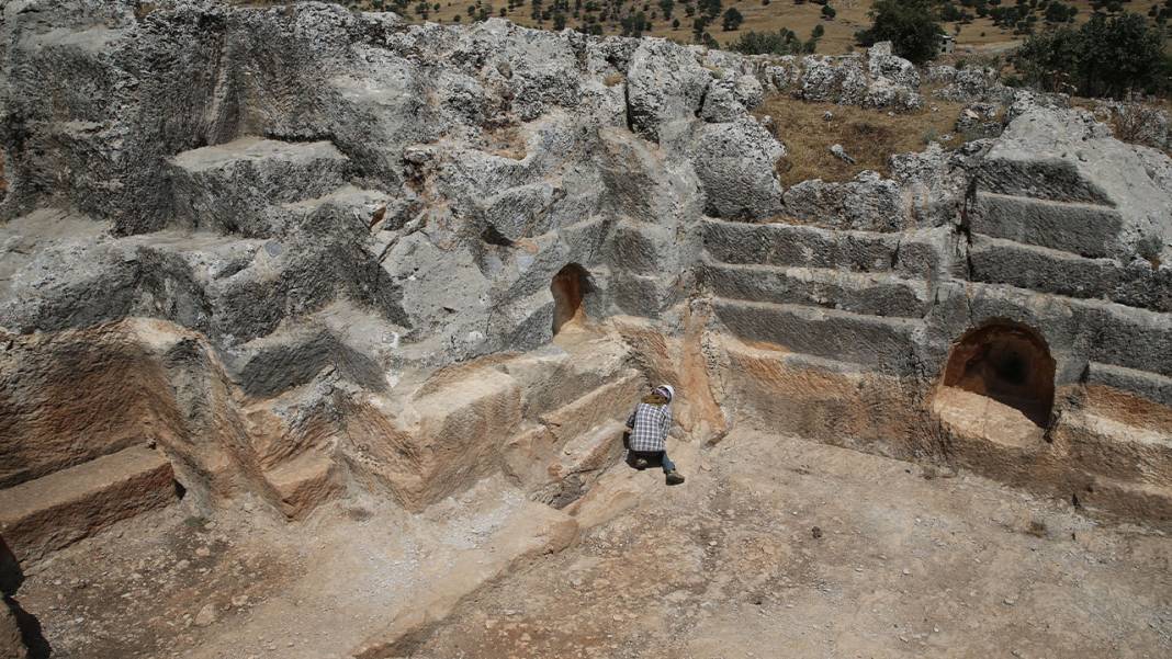 Diyarbakır: Tarihi taş ocağında 160 çocuğun mezarı bulundu 4
