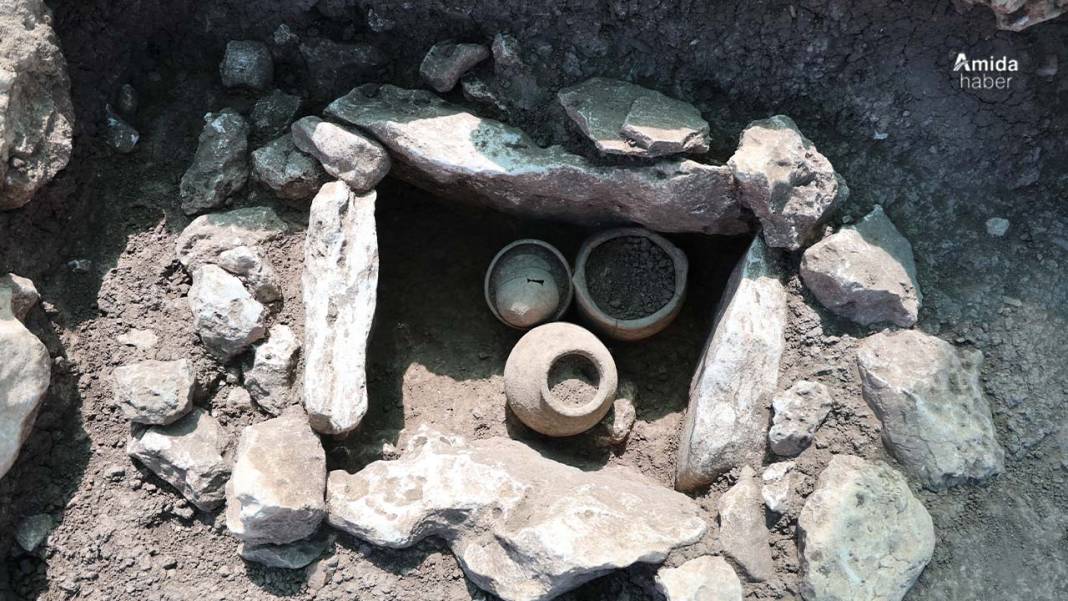 Diyarbakır’da ilk insan mezarları bulundu 1