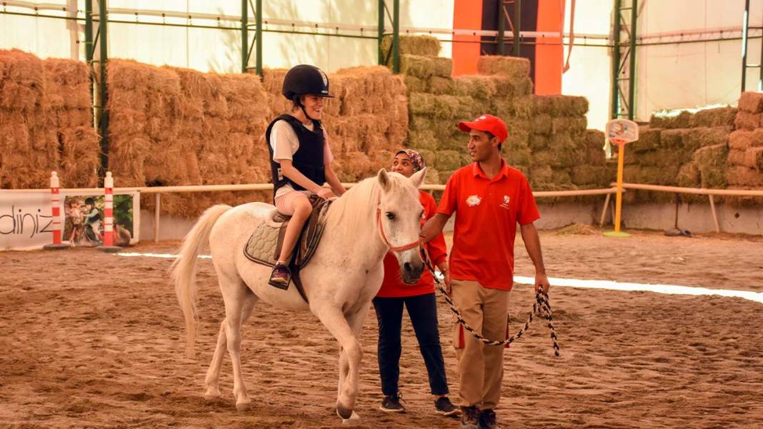 Diyarbakır’da özel çocuklara her Çarşamba atla terapi desteği 1