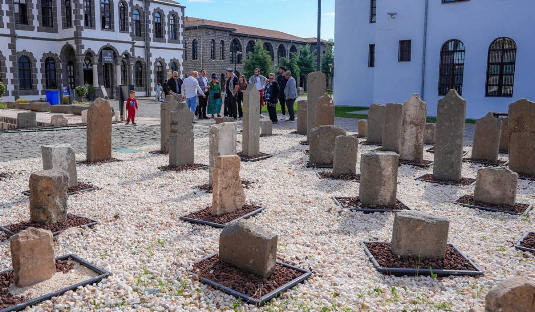 Diyarbakır'da binlerce yıllık mezar taşları ziyarete açıldı 8