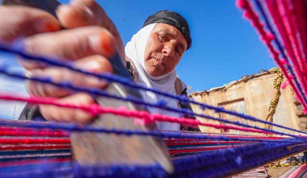 Diyarbakır’da asırlık yöntemle kilim dokuyor 2