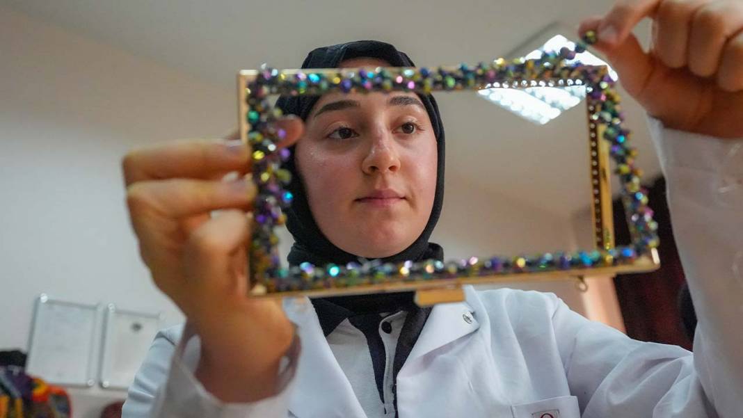 Diyarbakır'da eski çeyizler renkli çantalara dönüşüyor 7