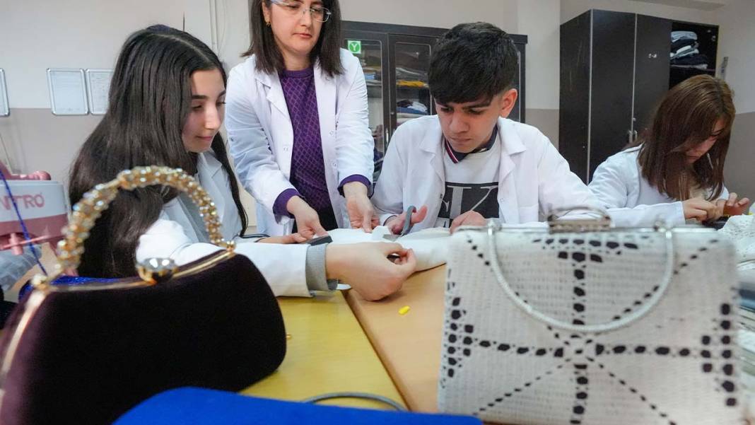 Diyarbakır'da eski çeyizler renkli çantalara dönüşüyor 2