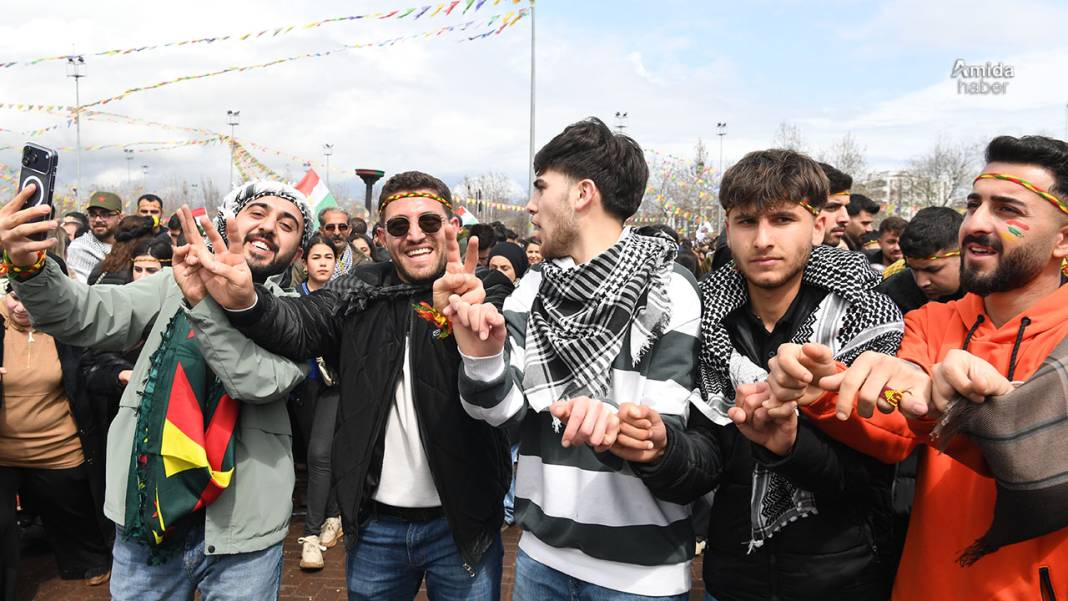 Kriz yok, mesaj net: Fotoğraflarla Diyarbakır Newroz'u 14