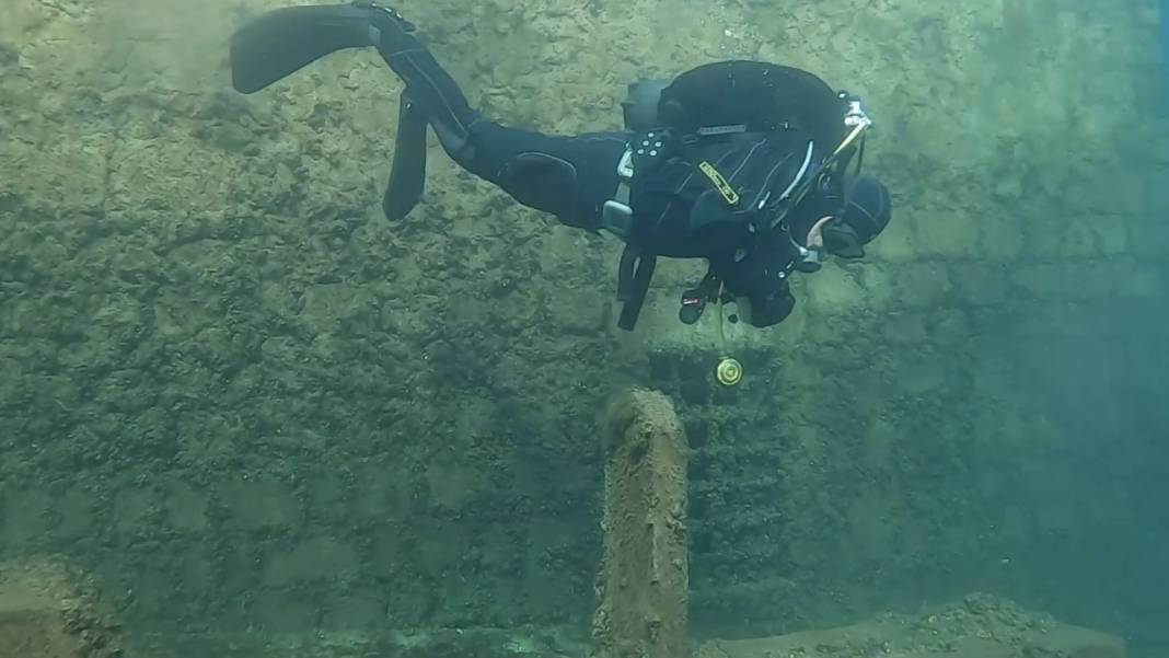 Diyarbakır’da 2 bin 400 yıllık tarihi yapılar görüntülendi 4