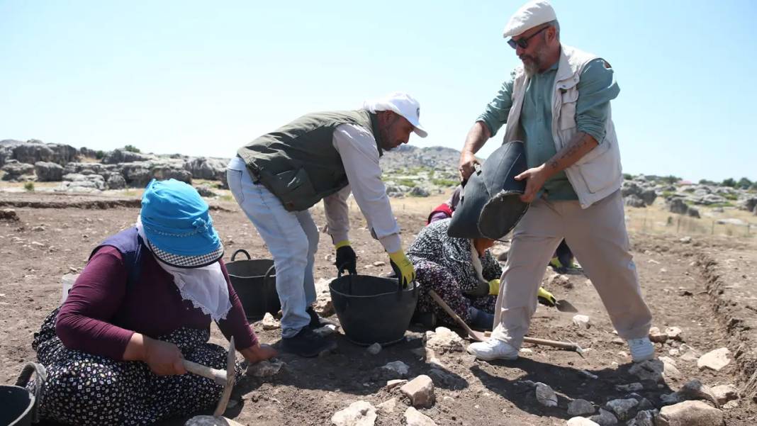 Diyarbakır’da 12 bin yıllık tarihe kazma vuruldu 7