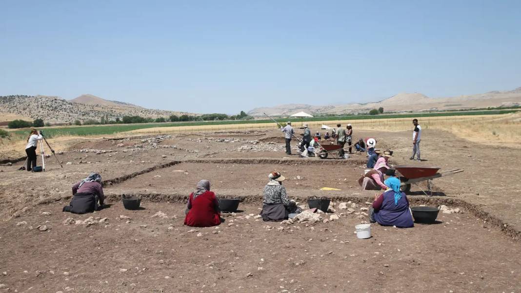 Diyarbakır’da 12 bin yıllık tarihe kazma vuruldu 4