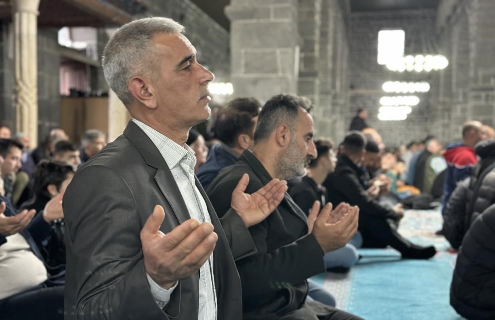 Diyarbakır'da bayram namazı tarihi camide kılındı