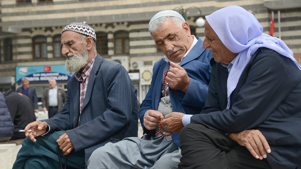 Milyonlarca emekliyi ilgilendiriyor: İkramiye tutarı belli oldu