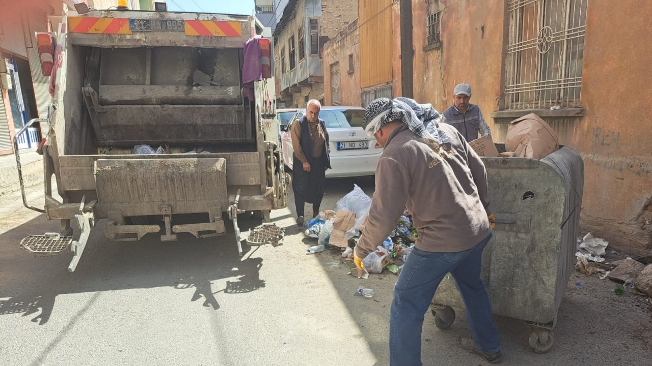 Diyarbakır: YİKOB kayyıma verdiği kepçe ve kamyonu DEM gelince aldı!