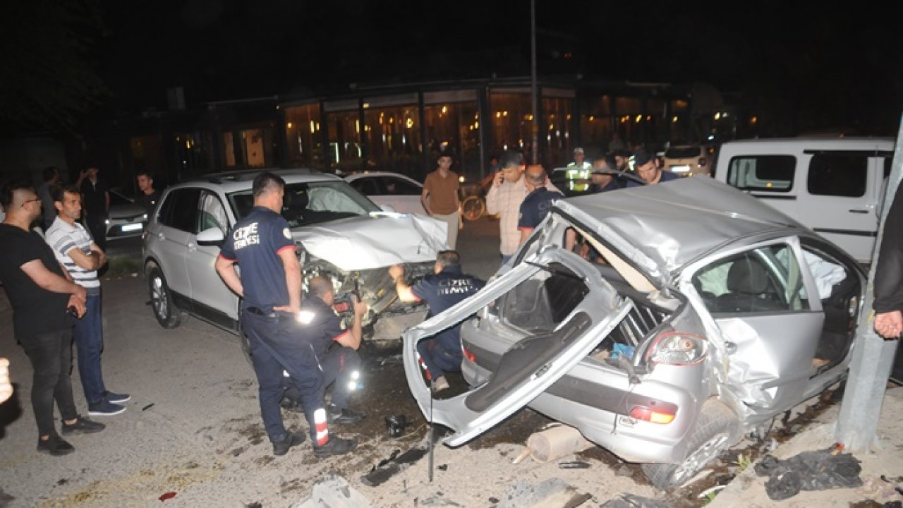 Cizre’de feci kaza: Otomobiller kafa kafaya çarpıştı