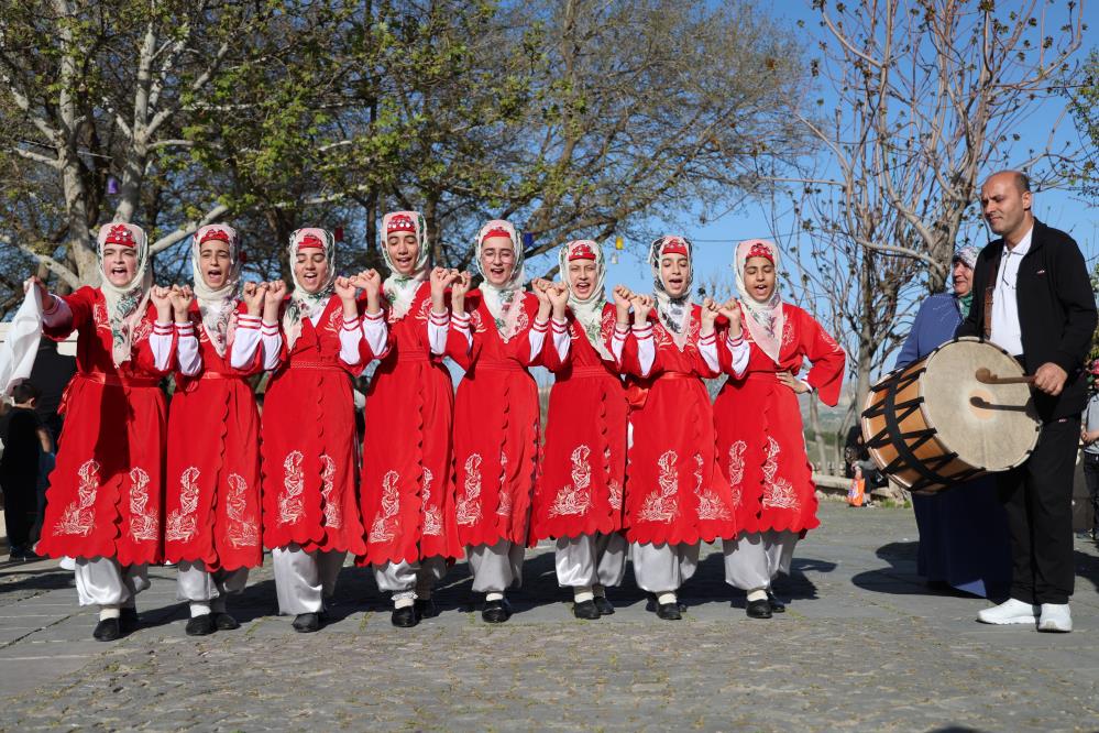 Turistik Diyarbakır Ekspresi ‘halay’ turunda!