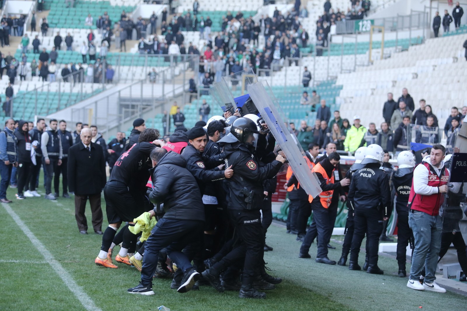 Bursaspor yarın Diyarbekir'in konuğu