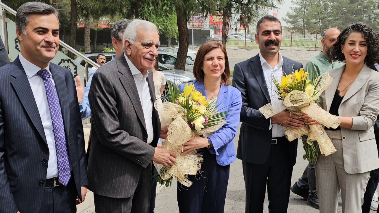 Üç büyükşehrin eş başkanları Diyarbakır’da buluştu