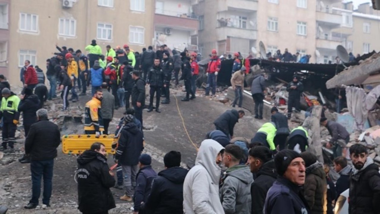 Diyarbakır’da 60 kişiye mezar olan Yoldaş Apartmanı müteahhidi hakim karşısında