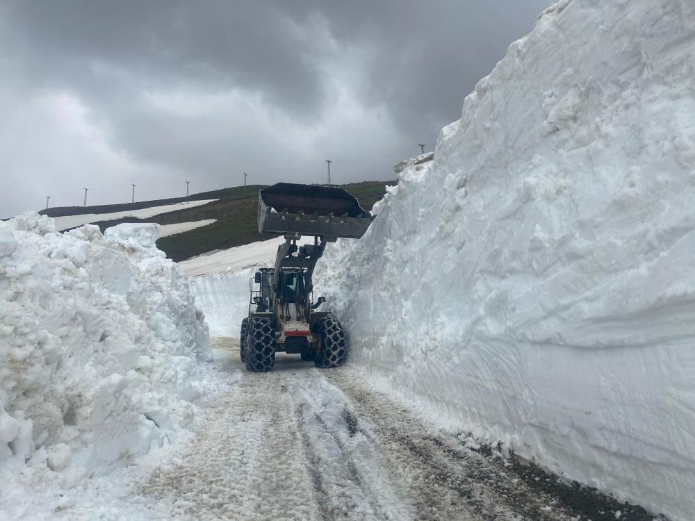 Mayıs’ta 5 metre kar yağdı