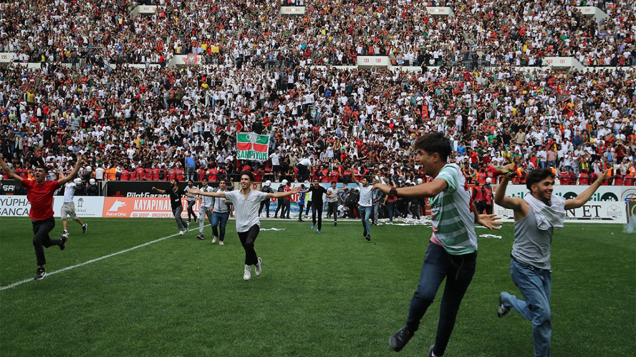 Çimler söküldü: Diyarbakır Stadı bakımda