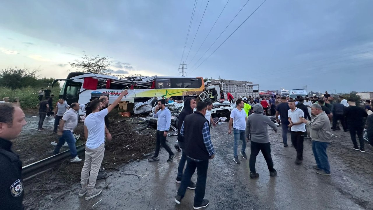 Diyarbakır yolcu otobüsü kaza yaptı: Ölü ve yaralılar var