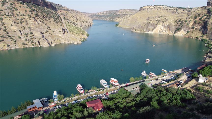 Eğil’de turizm durdu: Tekne sahipleri Kaymakam verdiği sözü yerine getirsin