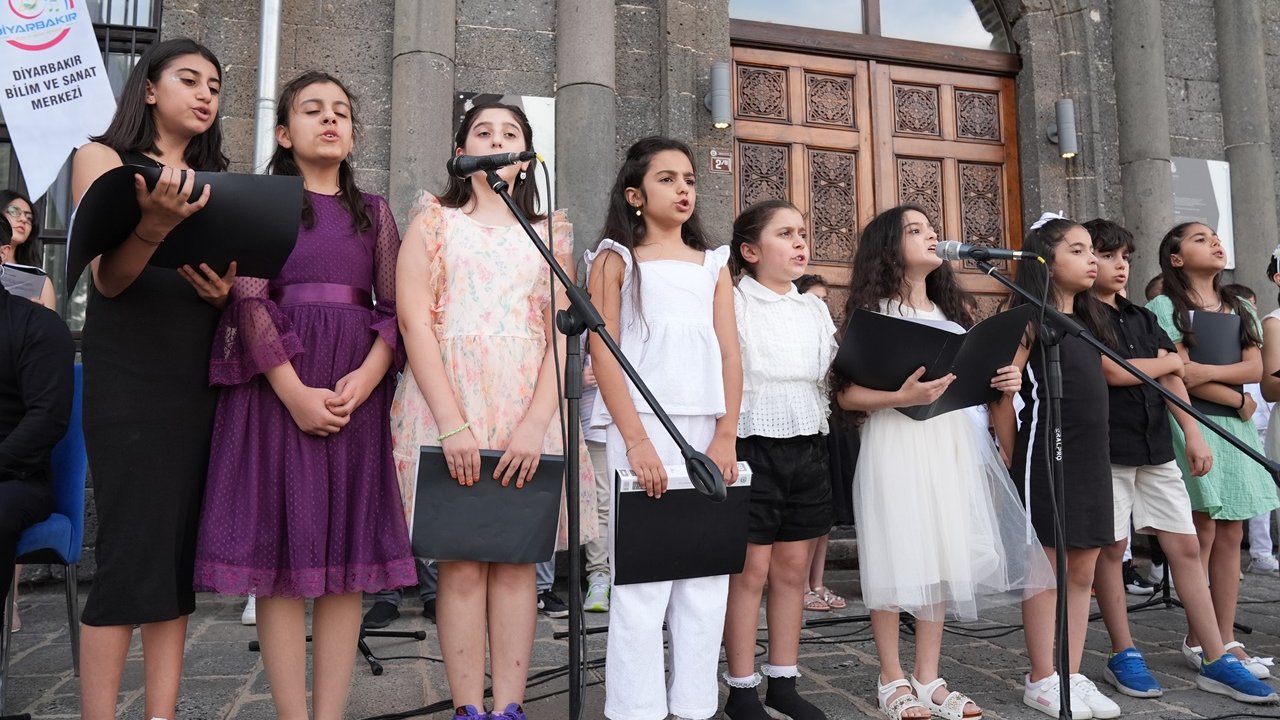 Diyarbakır’ın üstün yetenekleri Sur’da konser verdi