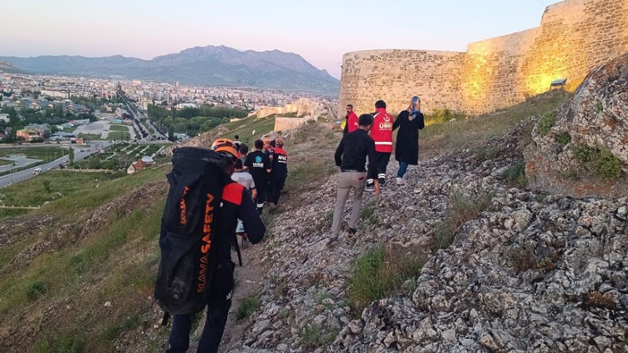 Van Kalesi'nden aşağı düşen çocuk hastaneye kaldırıldı