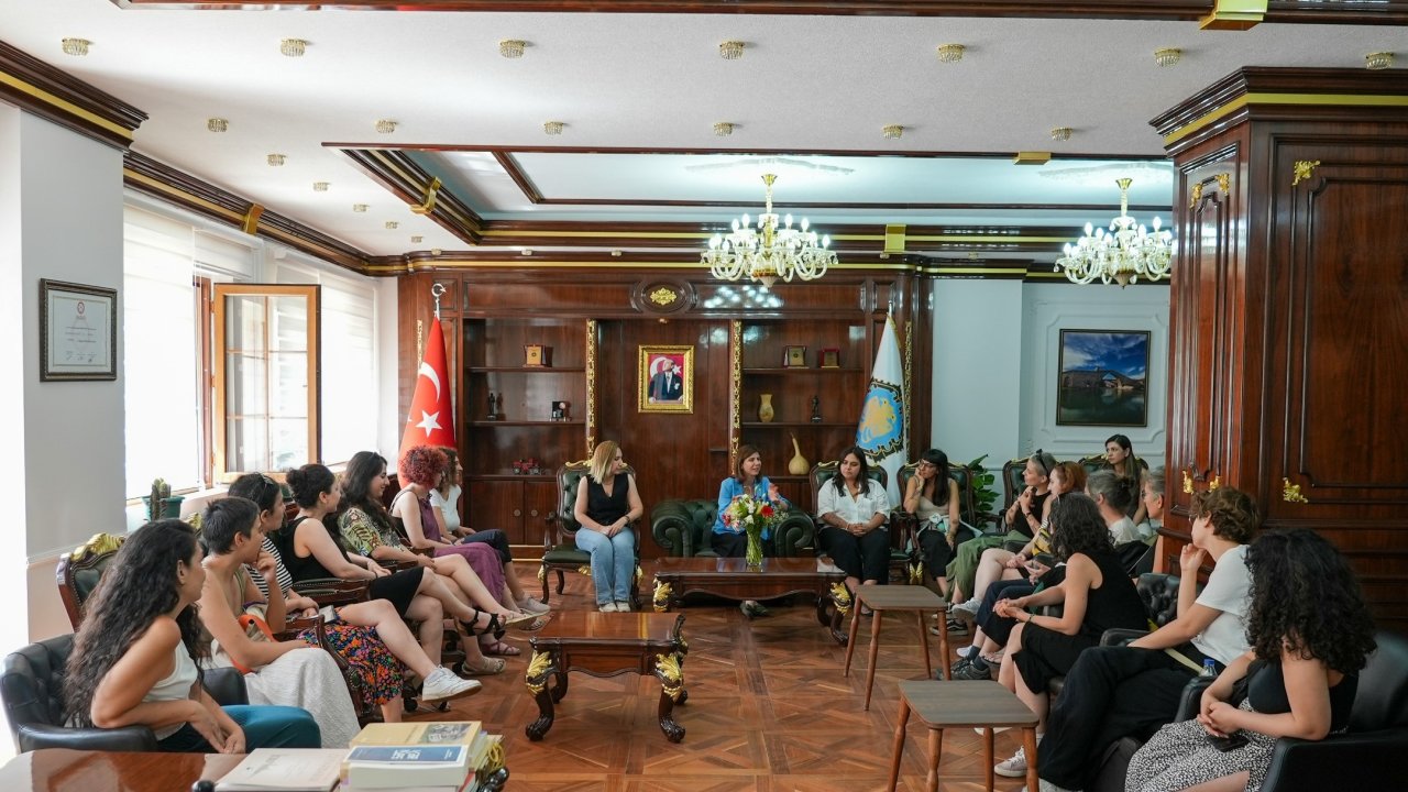 Diyarbakır Eş başkanı ‘feminstleri’ kabul etti