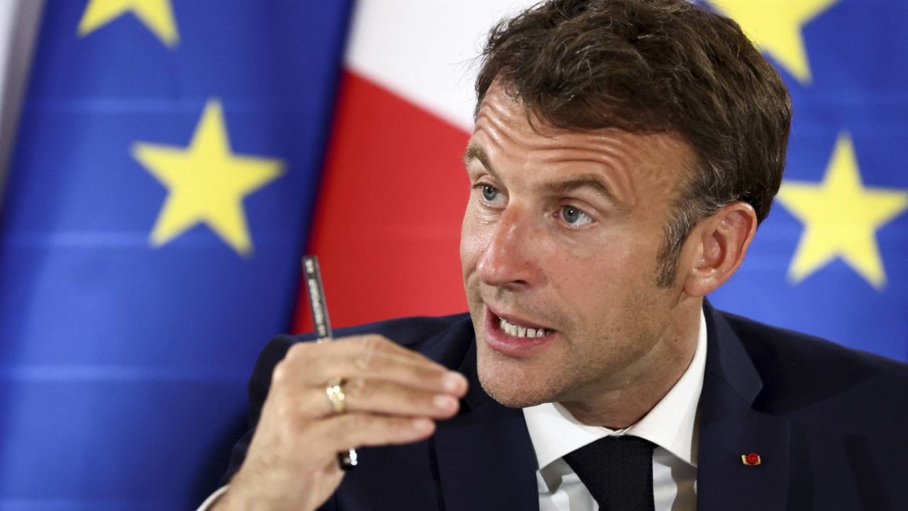 Macron Fransa parlamentosunu feshetti