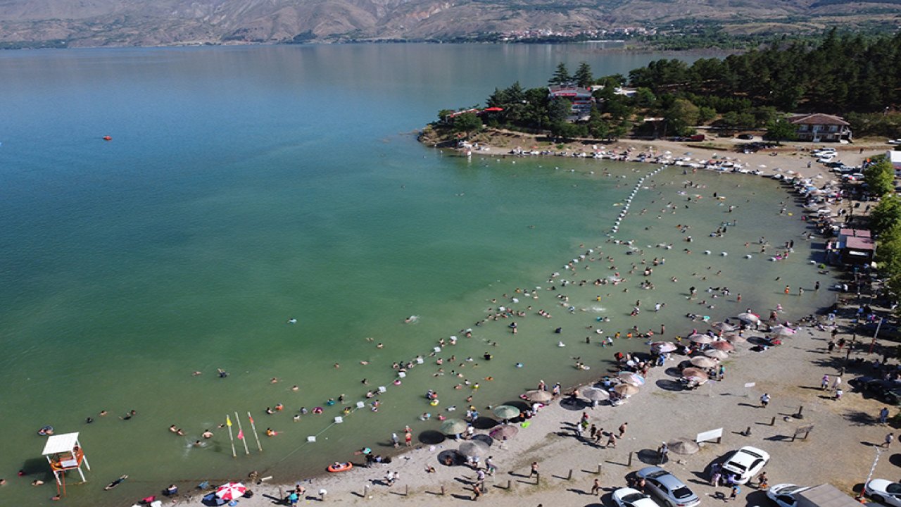 Tatilcilerin yeni gözdesi: Hazar Gölü’ne bayramda ziyaretçi yoğunluğu