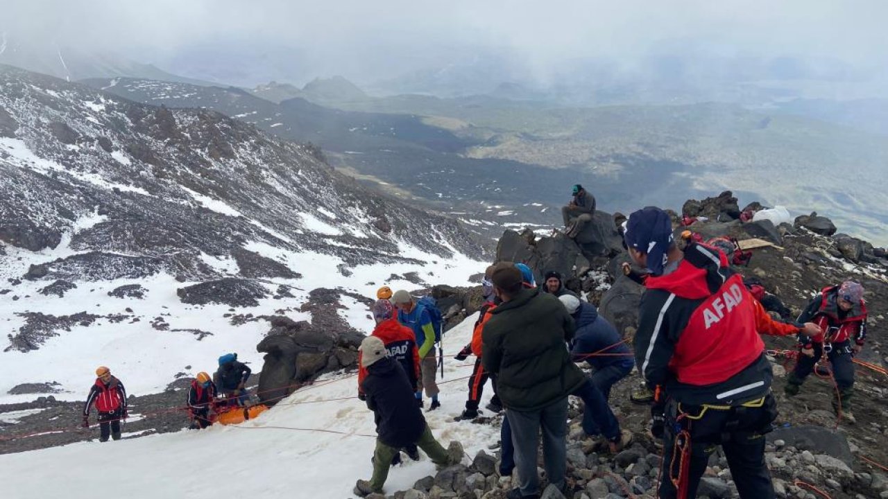 İranlı dağcının cenazesi Ağrı Dağı’ndan indirildi