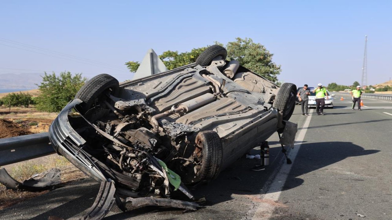 Elazığ’da otomobil karşı şeride uçtu: 1’i ağır 5 kişi yaralandı