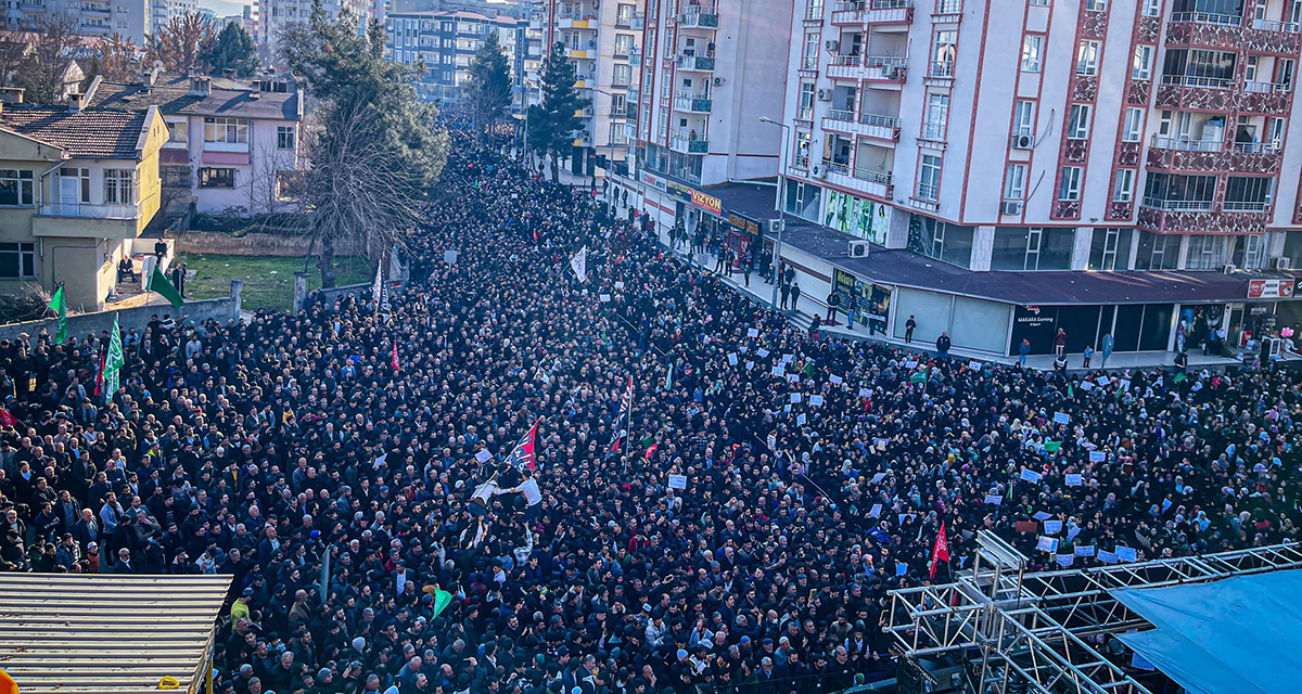 Batman’da binler İsveç’i protesto etti