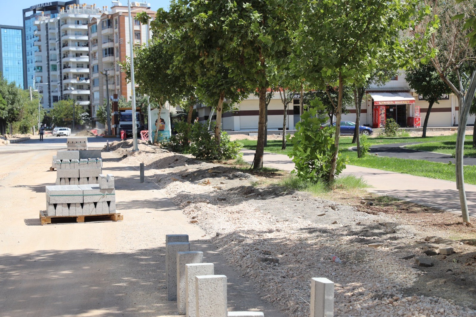 Kayapınar’da kaldırım yenileme çalışmaları sürüyor