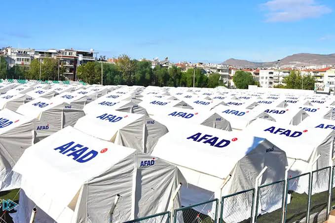 AFAD'ın Silivri Lojistik Deposu'nda çadır ve katlanabilir konteyner stoku