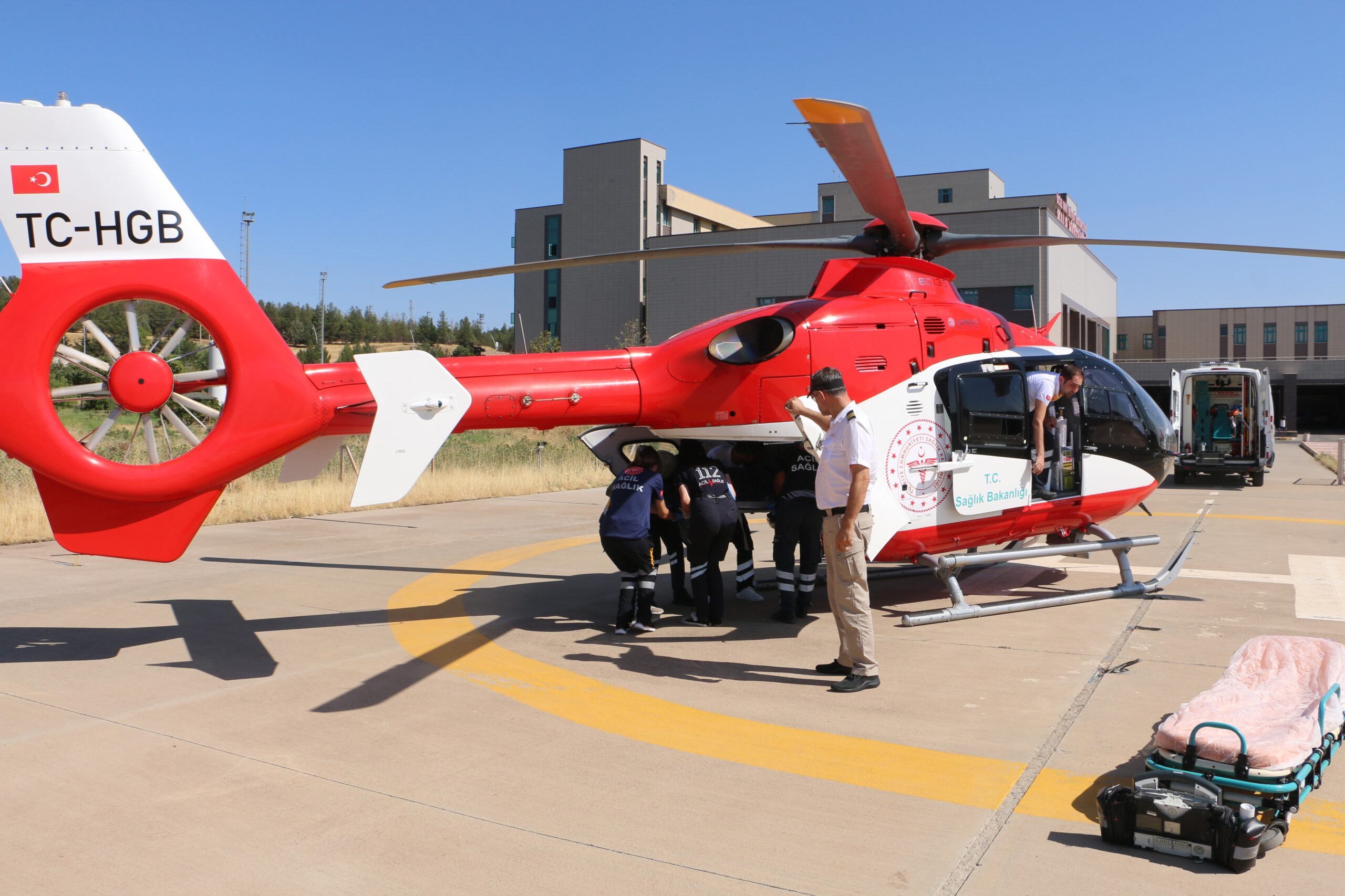 Ambulans helikopter, Lice’de kalp krizi geçiren hasta için havalandı