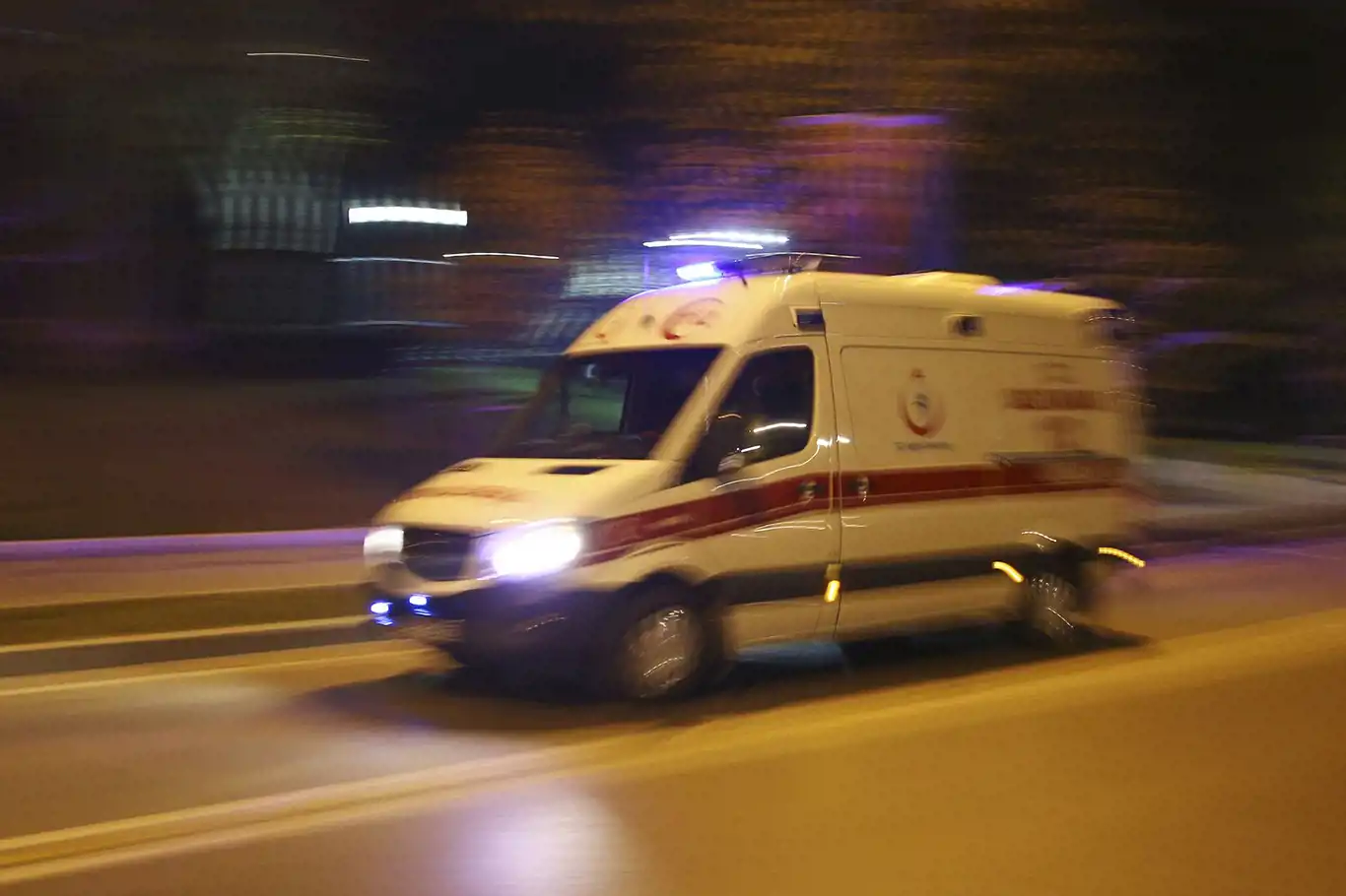 Ambulans ile otomobil kaza yaptı: 3 ölü, 3 yaralı