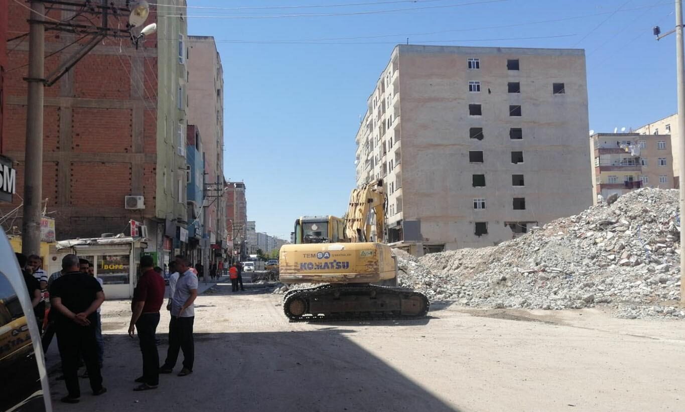 Esnaf yıkım çalışmalarının ağır ilerlemesinden şikayetçi