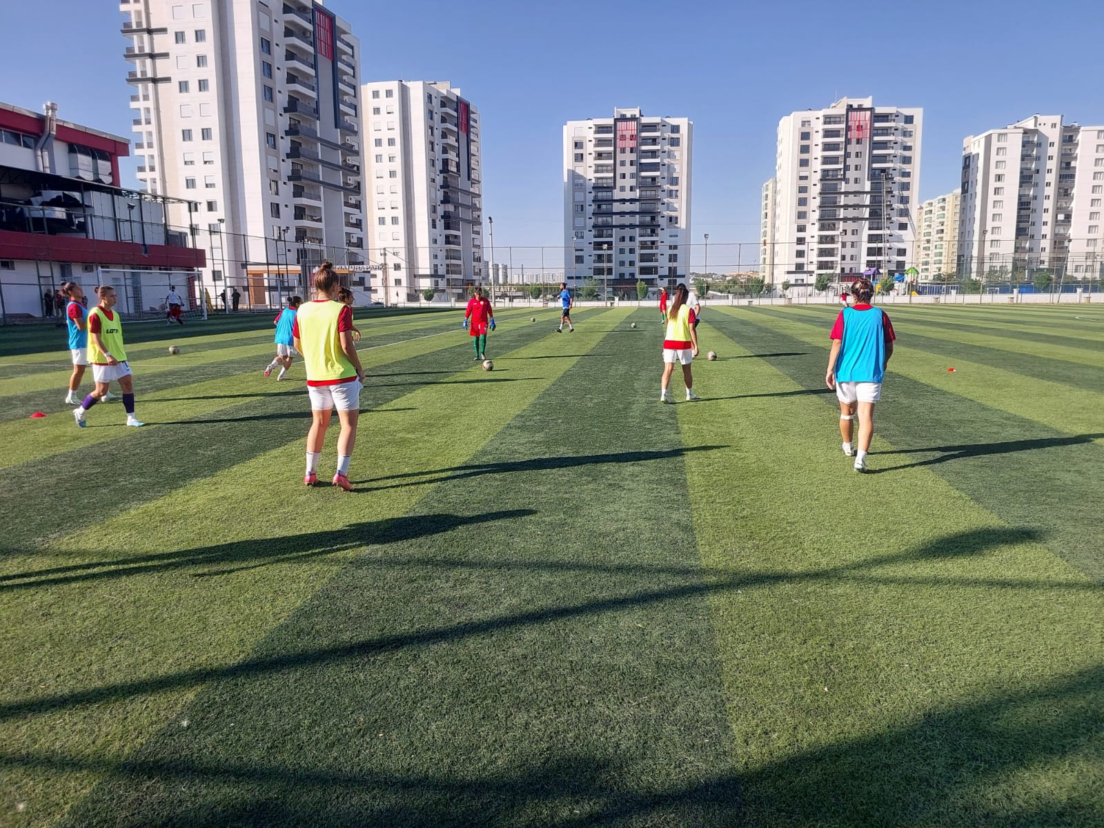 Amedspor Kadın Futbol Takımı 1207 Antalyaspor karşılaşması Başlıyor...