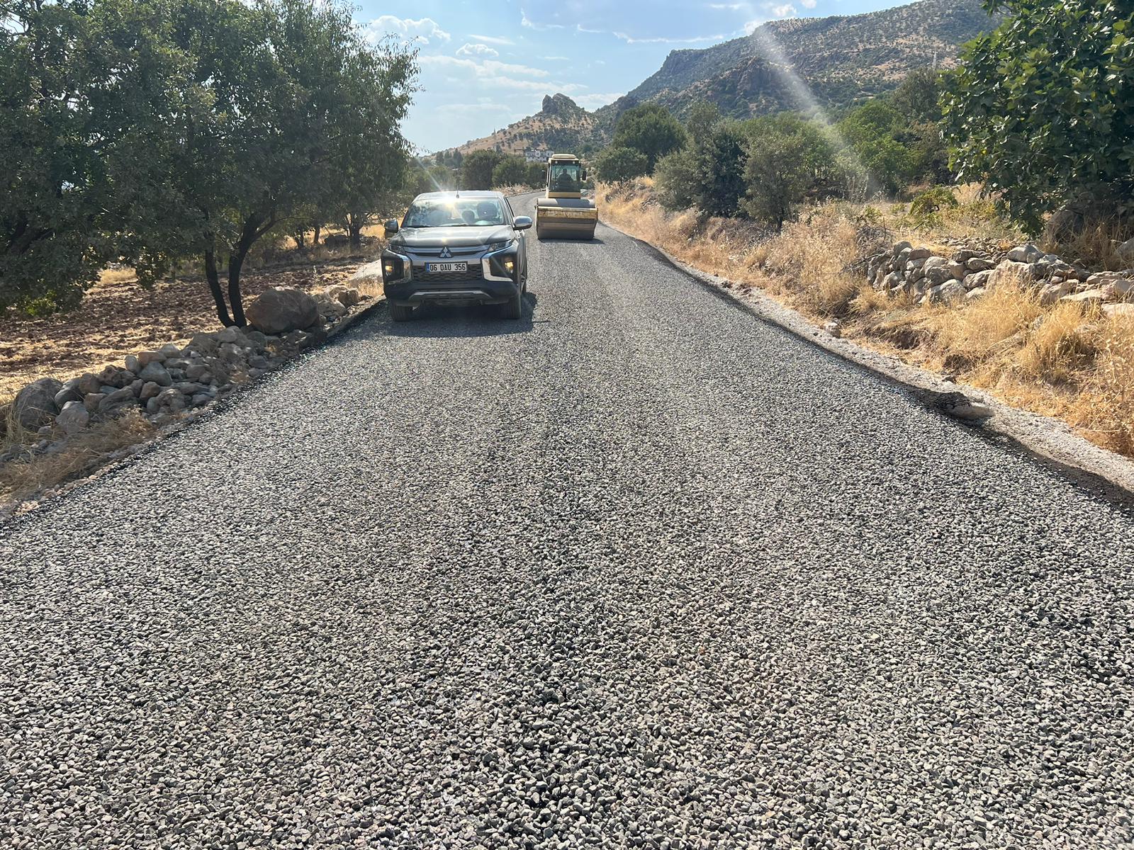 Kırsal mahalle yollarında çalışmalar sürüyor