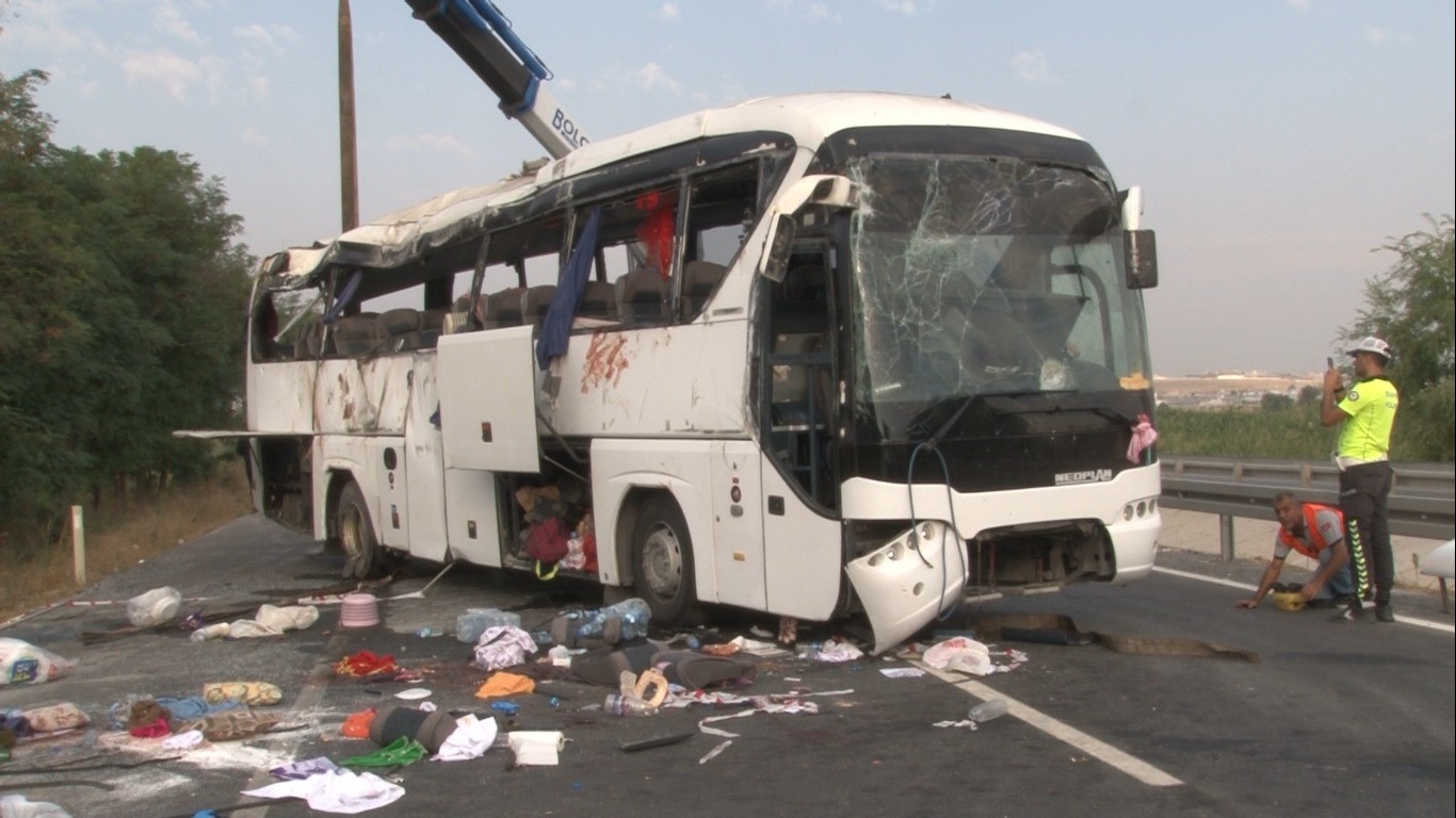 1’i polis 6 kişi öldü, 42 kişi yaralandı