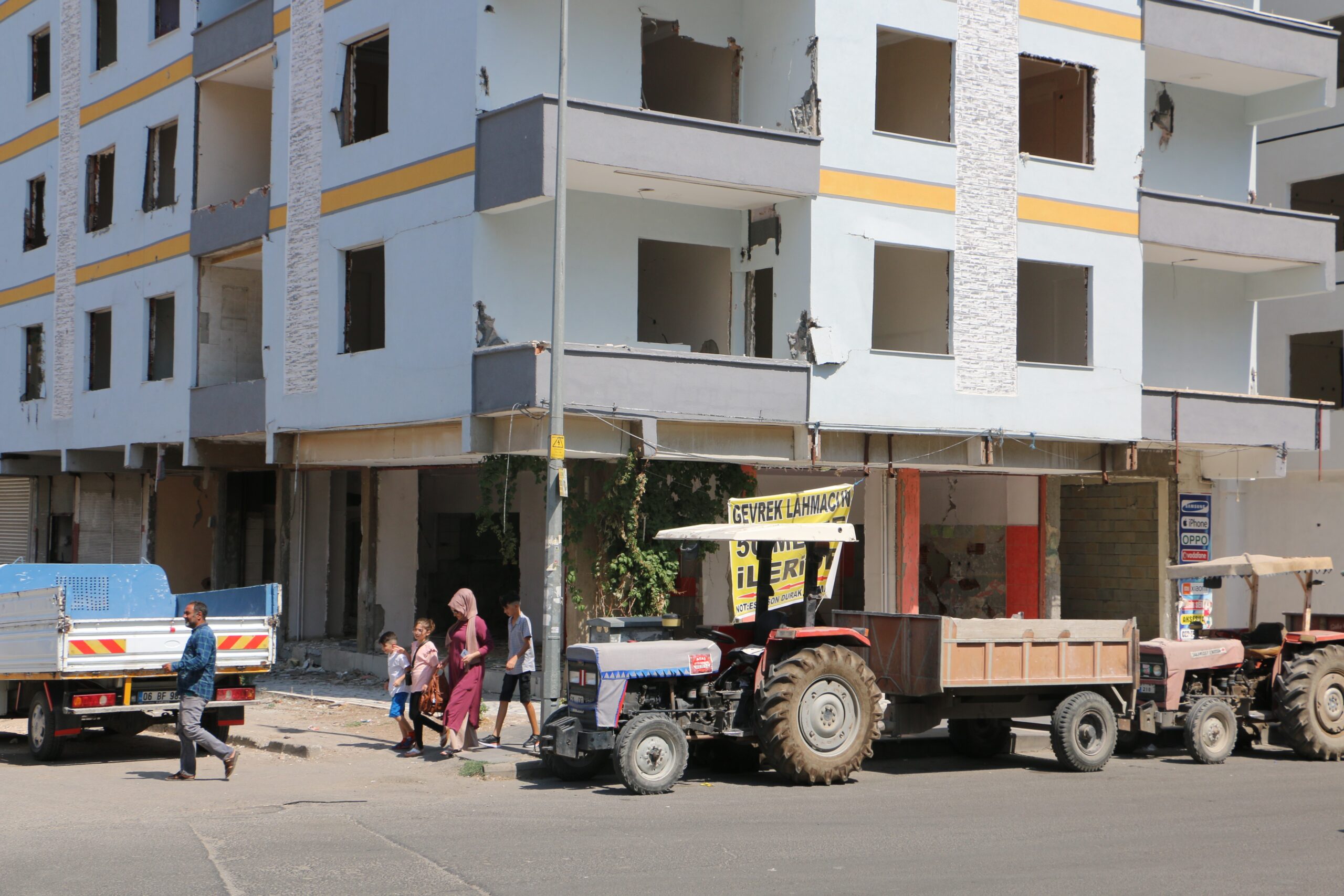 Diyarbakır esnafı ağır hasarlı binaların yıkımının hızlandırılmasını istiyor