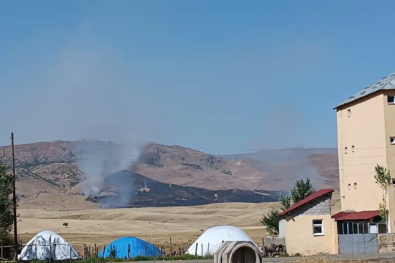 Elektrik tellerinden kaynaklanan yangın korkuttu